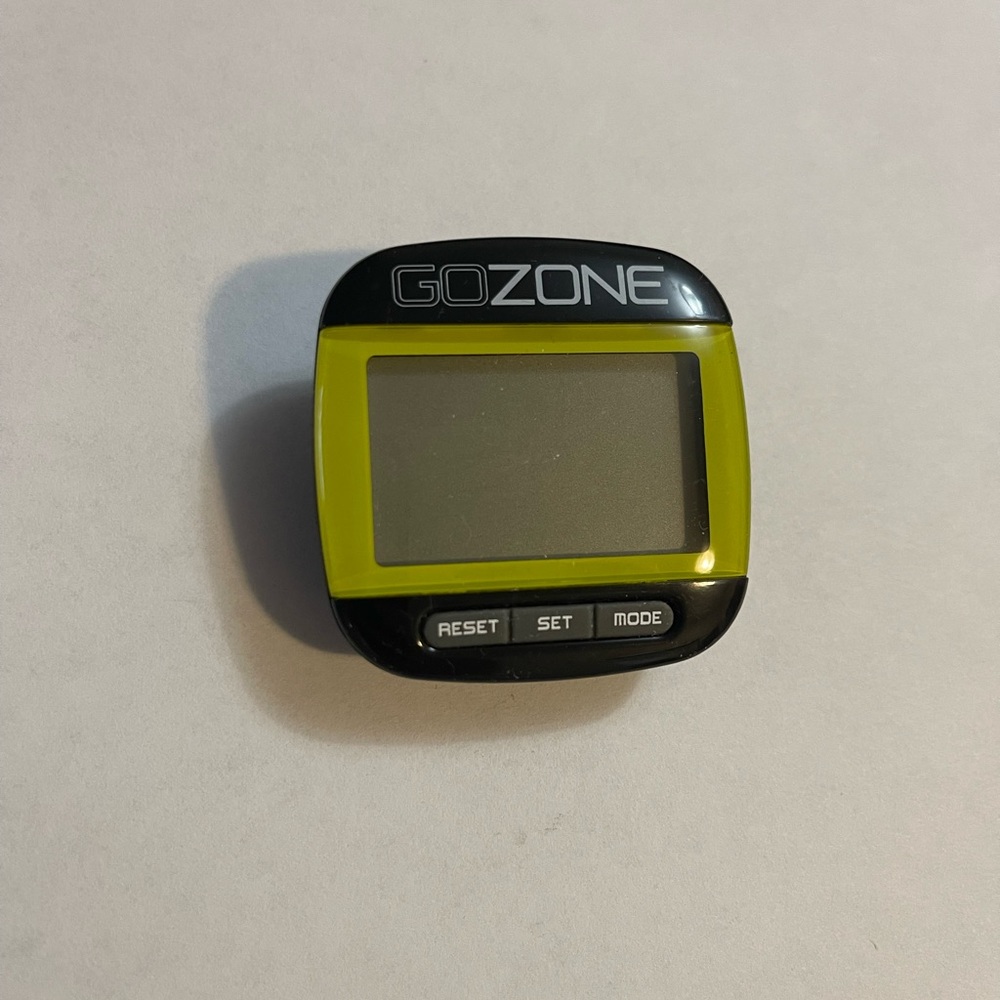 SIMPLE CLIP ON STEP COUNTER